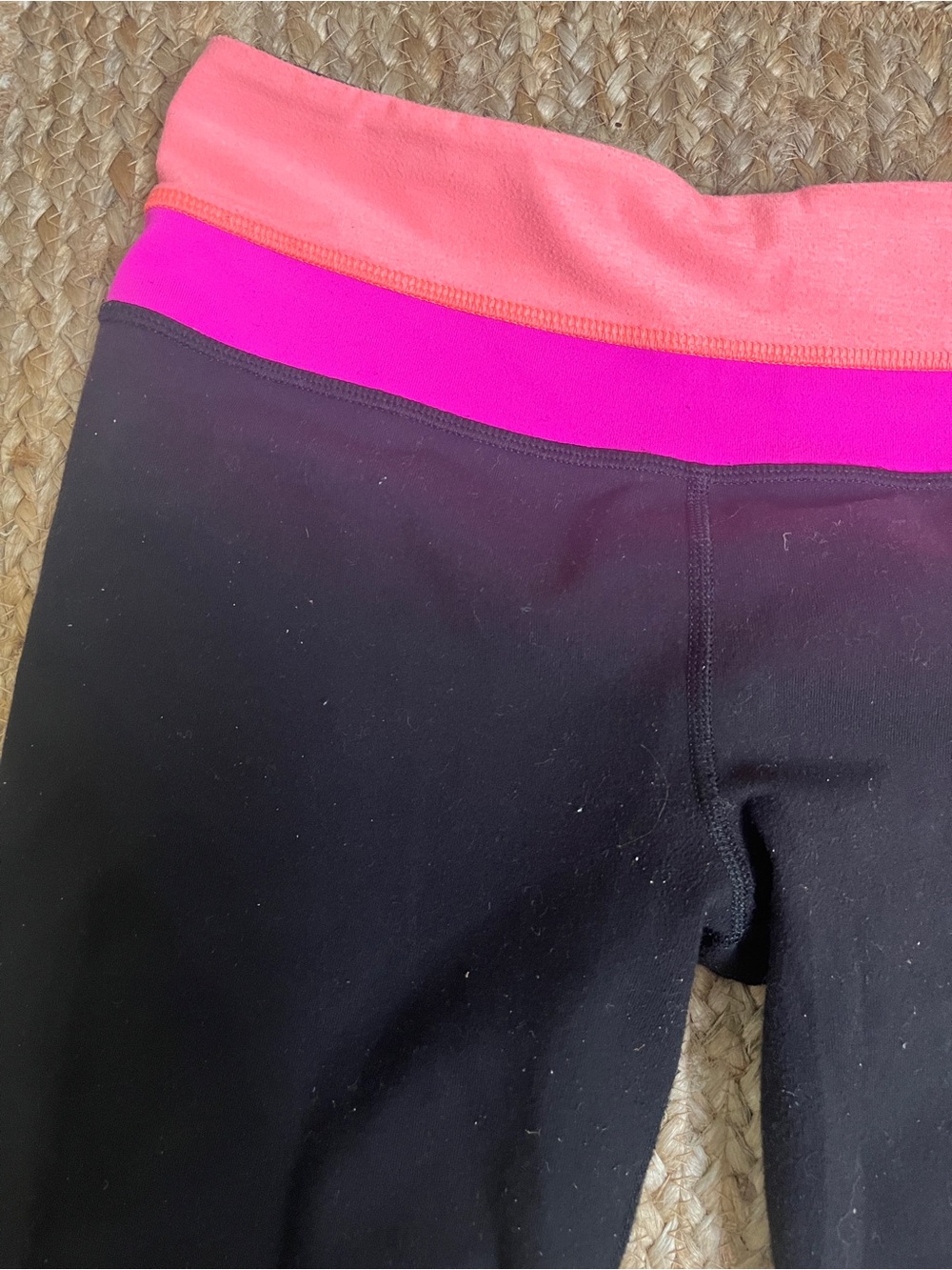 Sz 6 Lululemon Black Groove Flared Pant with Pink & Peach Waistband - Picture 3 of 9